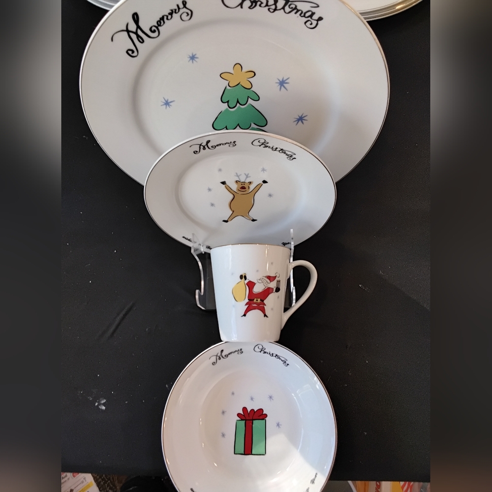 Merry Brite Charming Holiday Dinnerware 4 Pcs Place Setting. MB